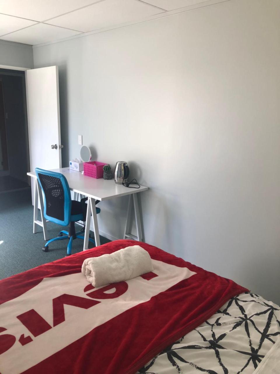 West Lake One Bedroom Accommodation كريستتشيرش المظهر الخارجي الصورة